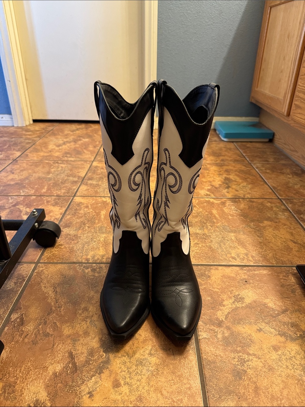 Steven By Steve Madden Black and White Western Cowboy Boots